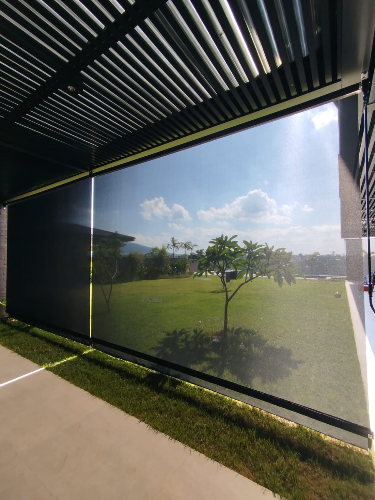 Cortina tela solar com transparência e ventilação — Sorocaba